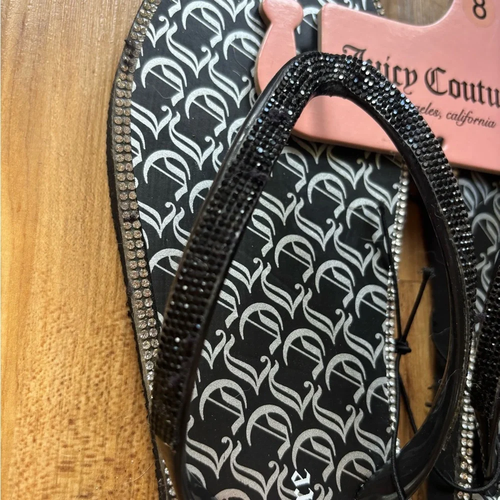 Juicy Couture Monochrome Flip Flops - Picture 2 of 8